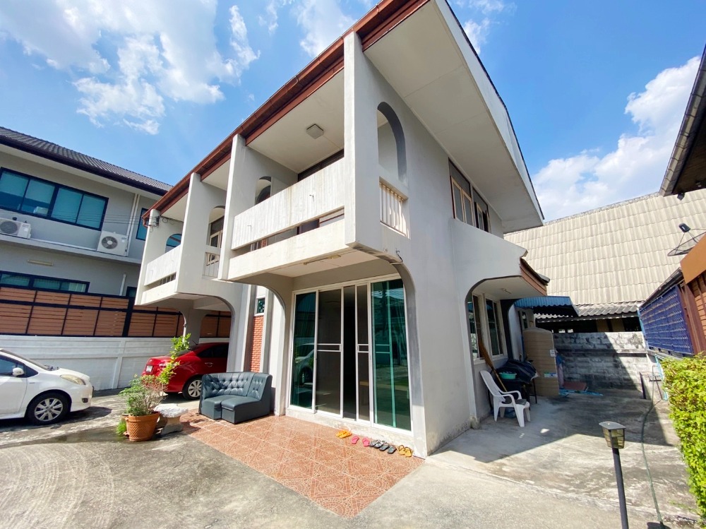 Quick sale, 2 storey detached house, Amarin Niwet Village 1, size 82 sq.wa., 4 bedrooms, 2 bathrooms, can enter and exit 2 ways, Ramintra Road and Phaholyothin Road. Loading...