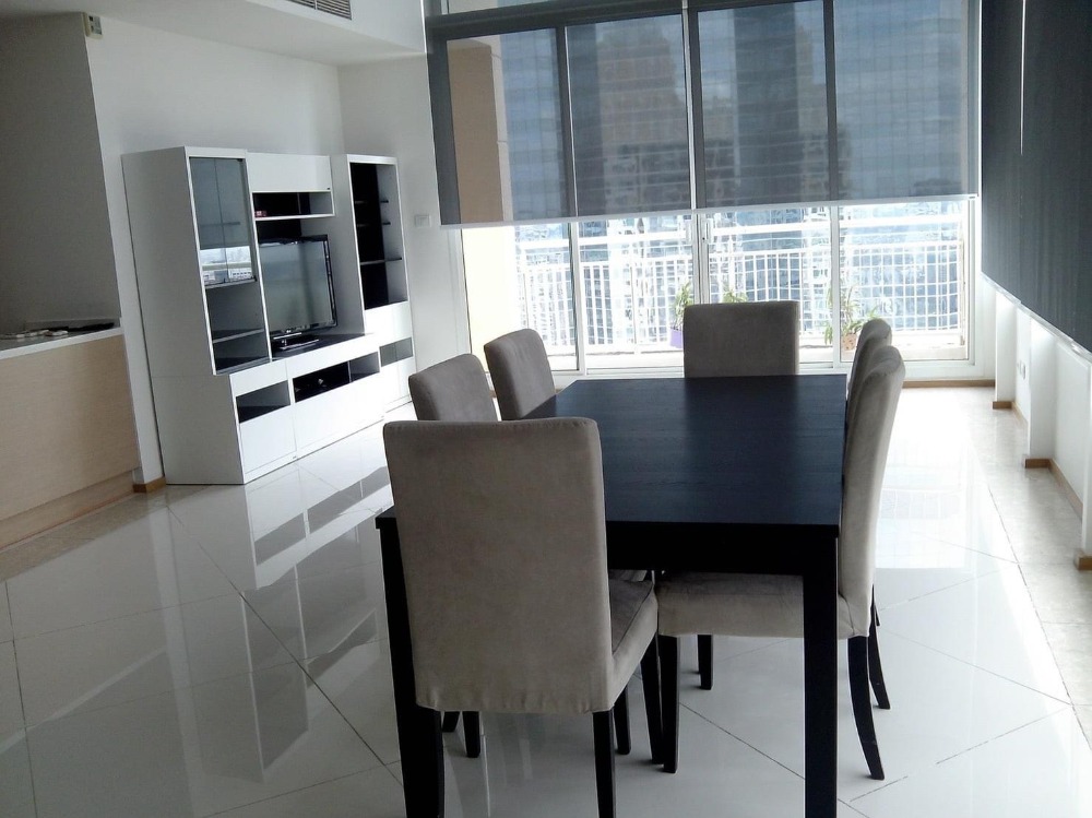 For RentCondoSathorn, Narathiwat : Ready move in near BTS Chong Nonsi! Condo for rent The Empire Place Type Duplex Penthouse 4 bedroom 4 bathroom 266 sq.m. Floor 37