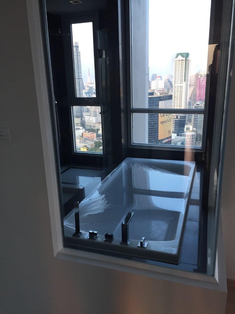 Rhythm Sathorn for rent 2 bedroom 64 sq.m. fl.38 Fully furnished, Ready move in near BTS Chongnonsri Loading...