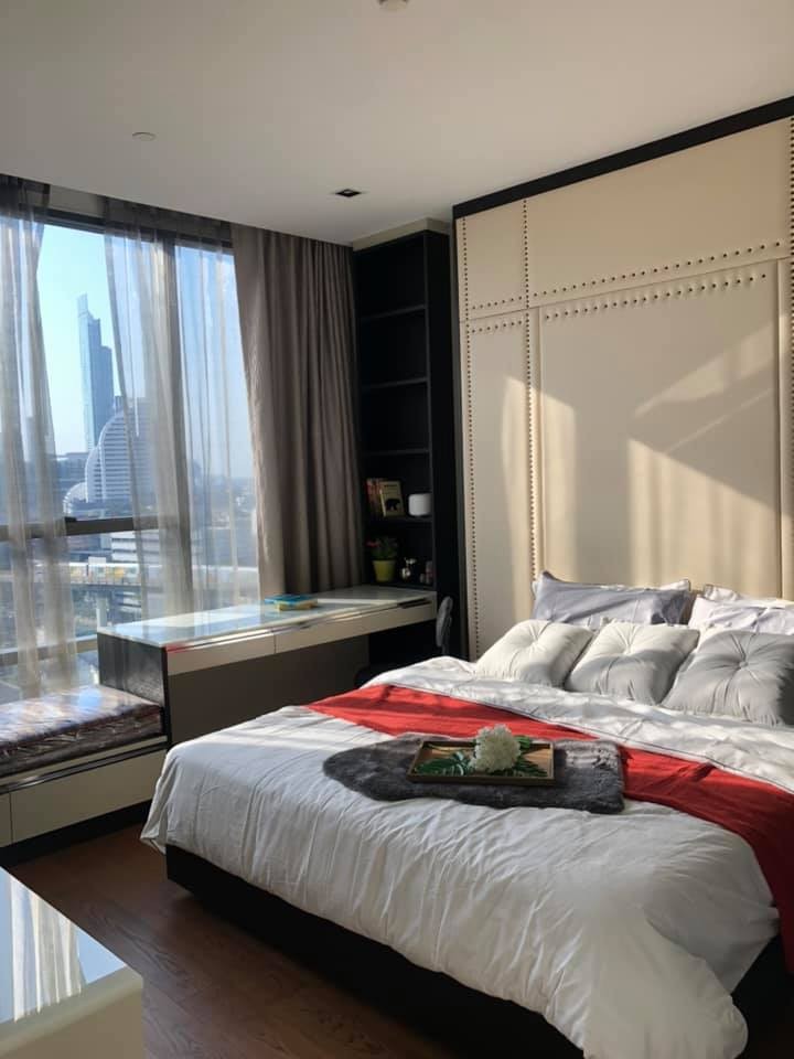 For RentCondoSathorn, Narathiwat : The ultimate luxury condo located on the location next to BTS Surasak Station, only 50 meters.