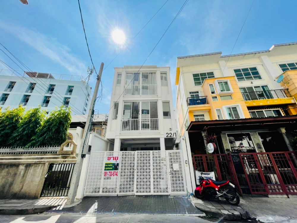 For SaleShop HouseRama9, Petchburi, RCA : 3 storey commercial building for sale Near University of the Thai Chamber of Commerce (UTCC) 32.6 square wa, suitable for both residential and commercial Accepting payments with cryptocurrencies