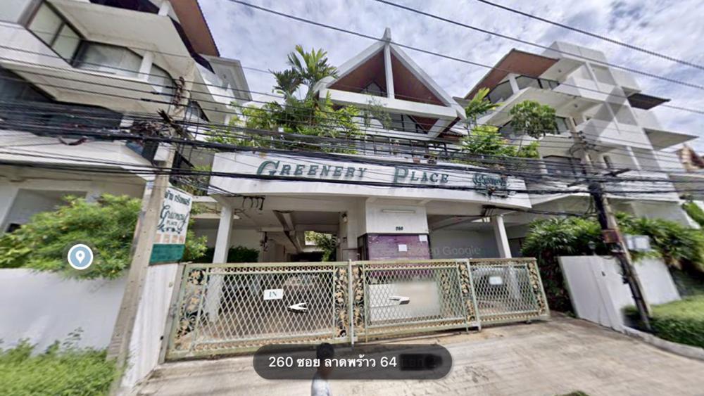 For RentTownhomeChokchai 4, Ladprao 71, Ladprao 48, : Rent a 3-storey townhome, serviced condominium style with housekeeping and swimming pool in front of the house. Good atmosphere like being at a resort