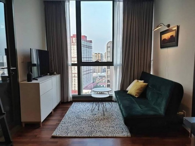 For RentCondoRatchathewi,Phayathai : WISH Signature Midtown Siam condo is a 45 storey high rise condo, near BTS Ratchathewi.