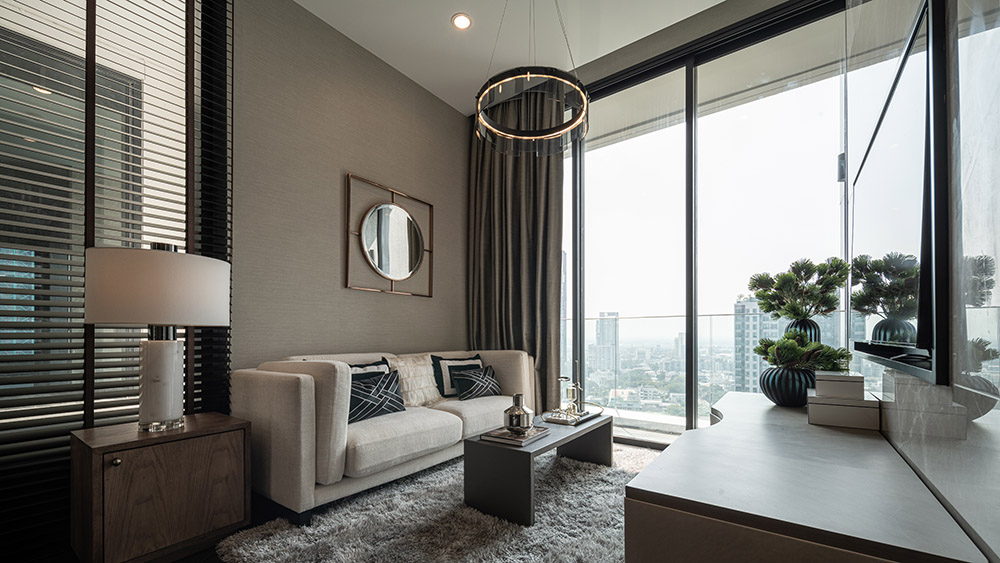 For SaleCondoSukhumvit, Asoke, Thonglor : Condo for sale, The Esse Sukhumvit 36, 17th floor, usable area 72.36 sq m, 2 bedrooms, 2 bathrooms, Fully Fitted, next to Sukhumvit main road and close to BTS Thonglor, only 30 m., convenient travel, surrounded by abundance in the Thonglor area.