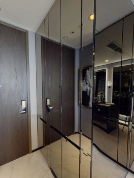 For SaleCondoSukhumvit, Asoke, Thonglor : Condo for sale, The Esse Sukhumvit 36, 11th floor, usable area 38.14 sq m, 1 bedroom, 1 bathroom, sold fully fitted, next to the main Sukhumvit road and close to BTS Thonglor, only 30 m., convenient travel, surrounded by abundance in the Thonglor area.