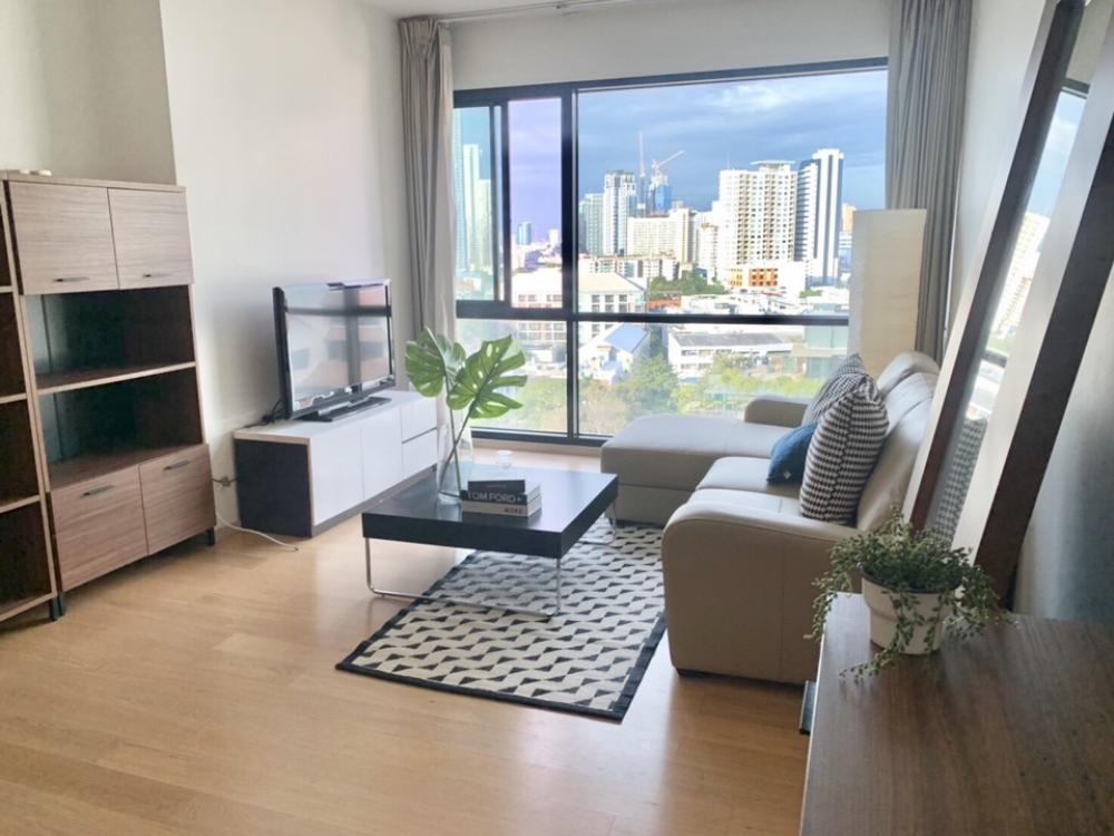 ให้เช่าคอนโดอารีย์ อนุสาวรีย์ : Noble Reflex Ari, very large room, 1 bedroom, 1 living room, size 53 sqm, 12th floor, north view over the pool. and a beautiful open city view