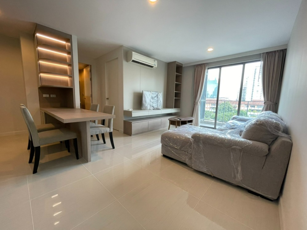 For RentCondoAri,Anusaowaree : Condo Silk Phaholyothin 9 is a low rise condo with 8 floors, near Ari BTS.