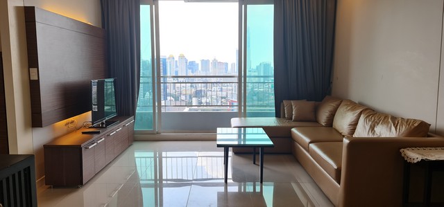For RentCondoRama9, Petchburi, RCA : Circle Condo in the heart of New Petchburi Road, near MRT Phetchaburi and BTS Nana. Shorter-term rentals accepted.