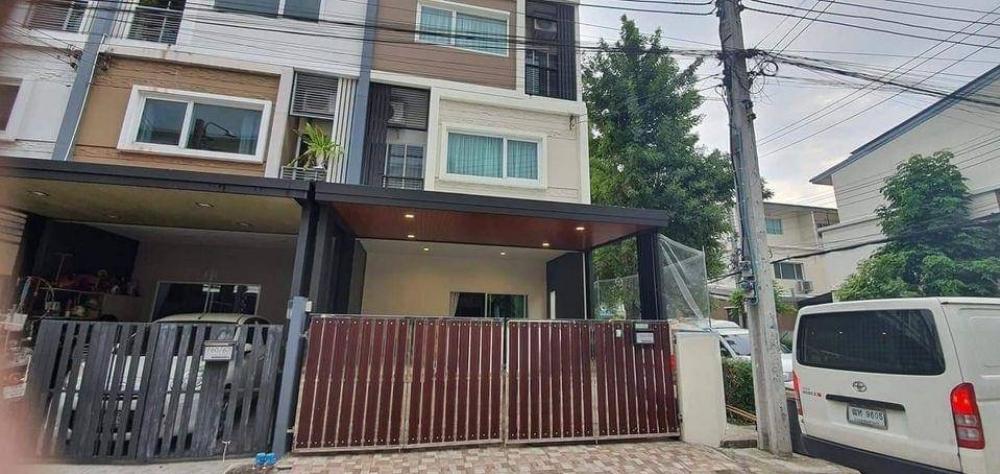 For RentTownhomePattanakan, Srinakarin : 3-storey townhome for rent, Villette City Phatthanakan 38, corner house.