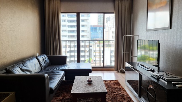 ให้เช่าคอนโดสุขุมวิท อโศก ทองหล่อ : Noble Refine Condo, near BTS Phrom Phong station, convenient transportation, privacy