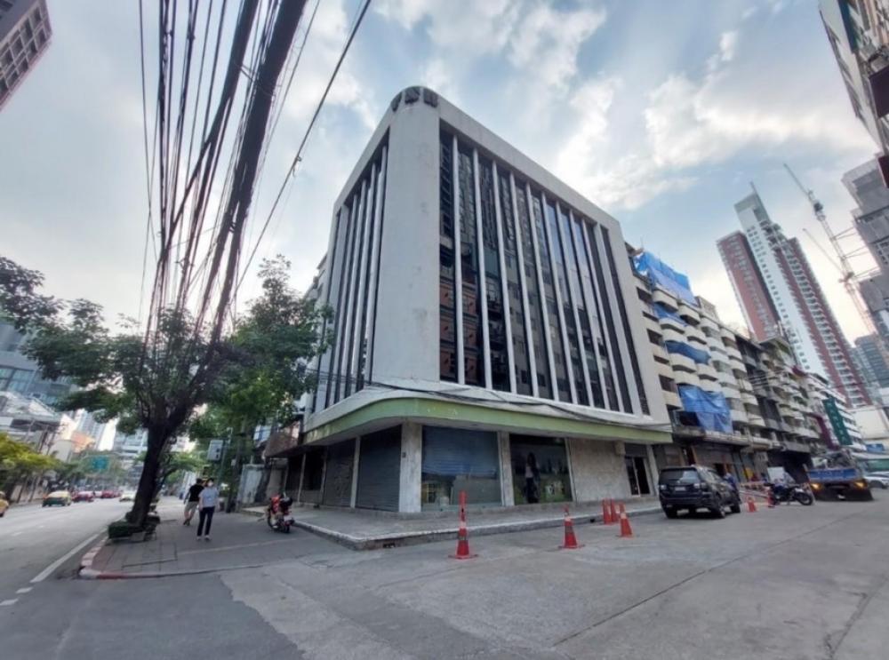 For RentShowroomSukhumvit, Asoke, Thonglor : Rental: Office Buidling and Show Room with Private Lift in Thonglor , 6 Storeys , 590 sqm , 1400 sqm , 10 Bath , 7 Parking lot 🔥🔥Rental Price : 350,000 THB / Month 🔥🔥• High Ceiling: 5 m + 2.6 m #superluxuryhousebkk#Ultraluxurycondo #luxuryhouseban