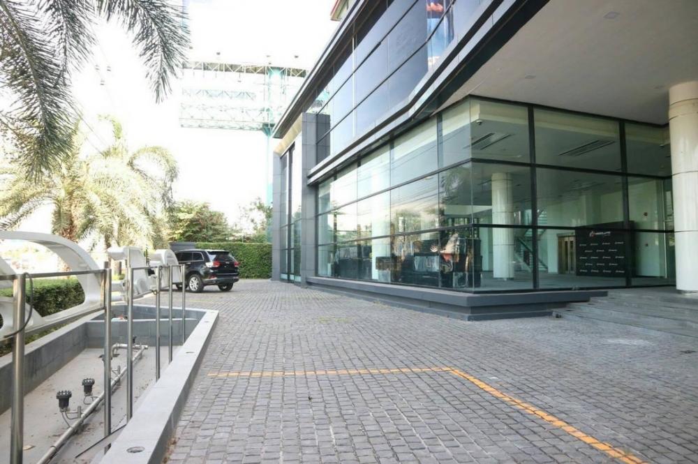 ให้เช่าโชว์รูมพระราม 9 เพชรบุรีตัดใหม่ RCA : For Rent : โชว์รูม 5,793 ตร.ม. ติดถนนพระราม 9 | Modern Big Showroom for Rental (Roadside)