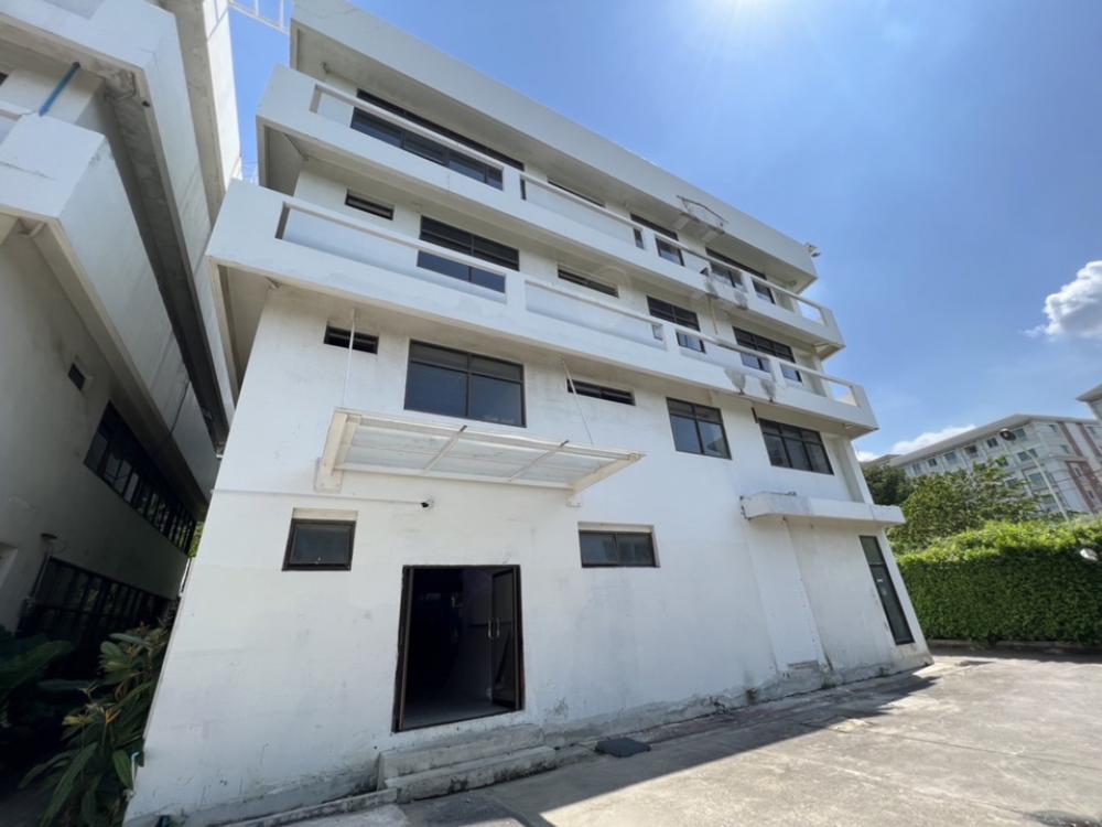For RentShop HouseRama9, Petchburi, RCA : Commercial building, 1,171 square meters, Rama 9, parking for 11 cars