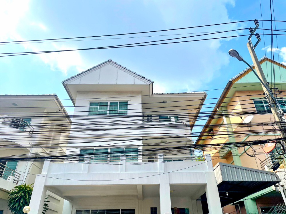 For RentHouseRatchadapisek, Huaikwang, Suttisan : HK0005😊 For RENT ให้เช่า บ้านเดี่ยว 3 ชั้น,🚪6 ห้องนอน🚄ใกล้ MRT ห้วยขวาง🏢ประชาราษฎร์บำเพ็ญ🔔พื้นที่บ้าน:50.00ตร.วา🔔พื้นที่ใช้สอย:300.00ตร.ม.💲เช่า:59,000฿📞O99-5919653,O65-9423251✅LineID:@sureresidence