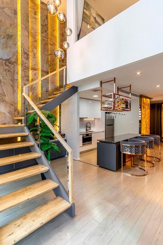 ให้เช่าคอนโดสุขุมวิท อโศก ทองหล่อ : Condo THE ROOM Sukhumvit 21 near BTS Asoke and MRT Sukhumvit