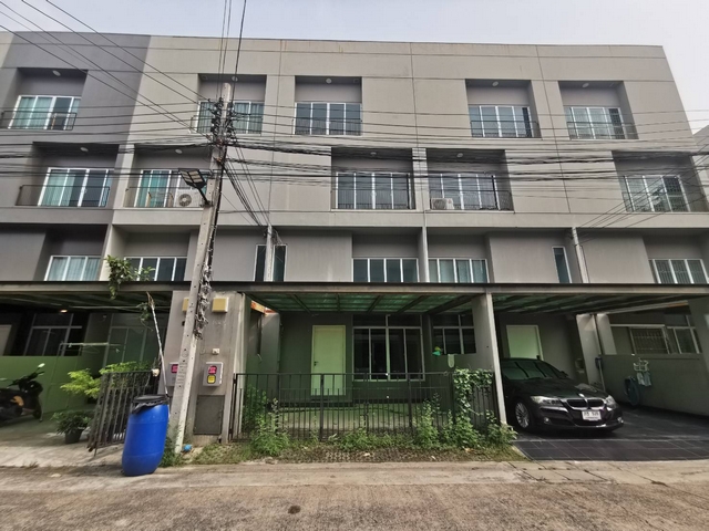 ขายทาวน์โฮมแจ้งวัฒนะ เมืองทอง : ขายทาวน์โฮม 3 ชั้น พาทิโอ (Patio Chaeng Wattana) แจ้งวัฒนะ 25 ตรว.ใจกลางเมืองทอง ใกล้ทางด่วน
