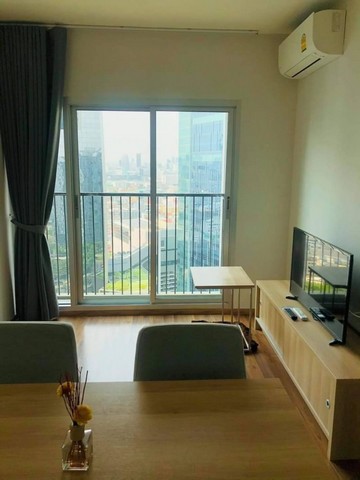 ให้เช่าคอนโดรัชดา ห้วยขวาง : Noble Revolve Condo Ratchada 2, ready to move in, fully furnished, near MRT Thailand Cultural Center
