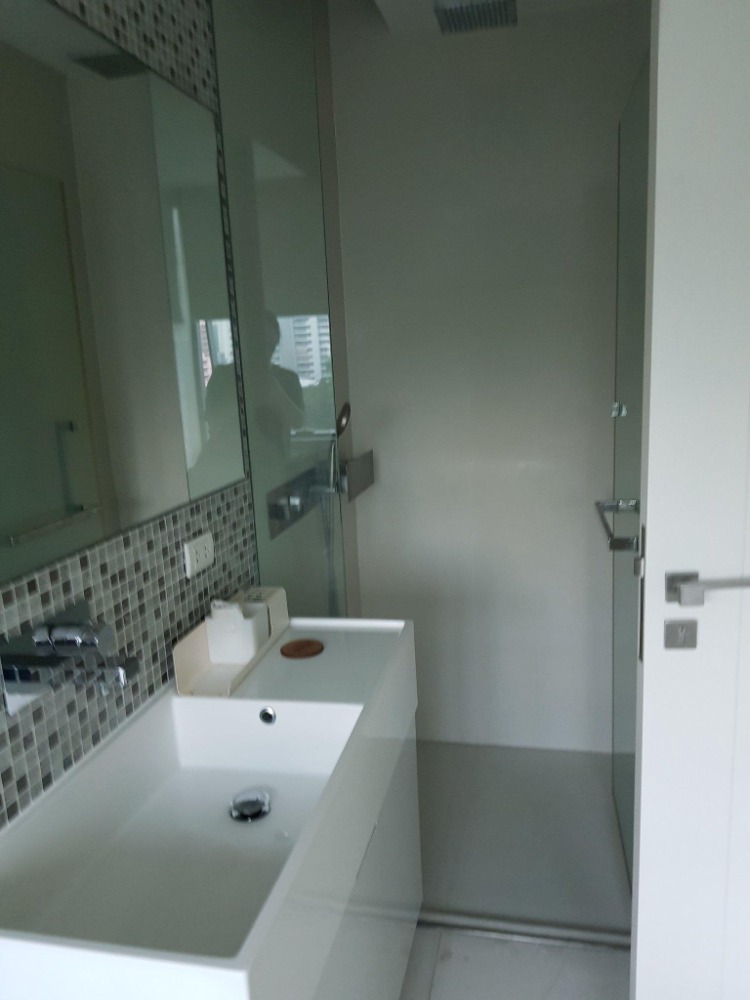 ให้เช่าคอนโดราคาพิเศษ The Room Sukhumvit 21 ทำเลดี เดินทางสะดวก เฟอร์ครบ Loading...